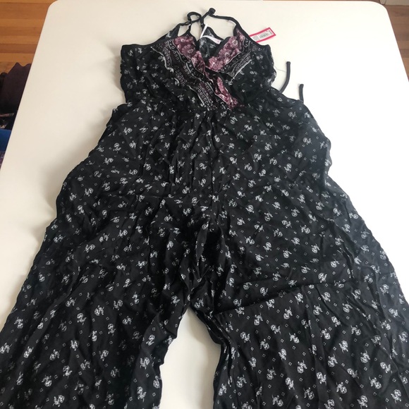 NWT-Target-Jumpsuit-Black and Wine - Picture 3 of 6